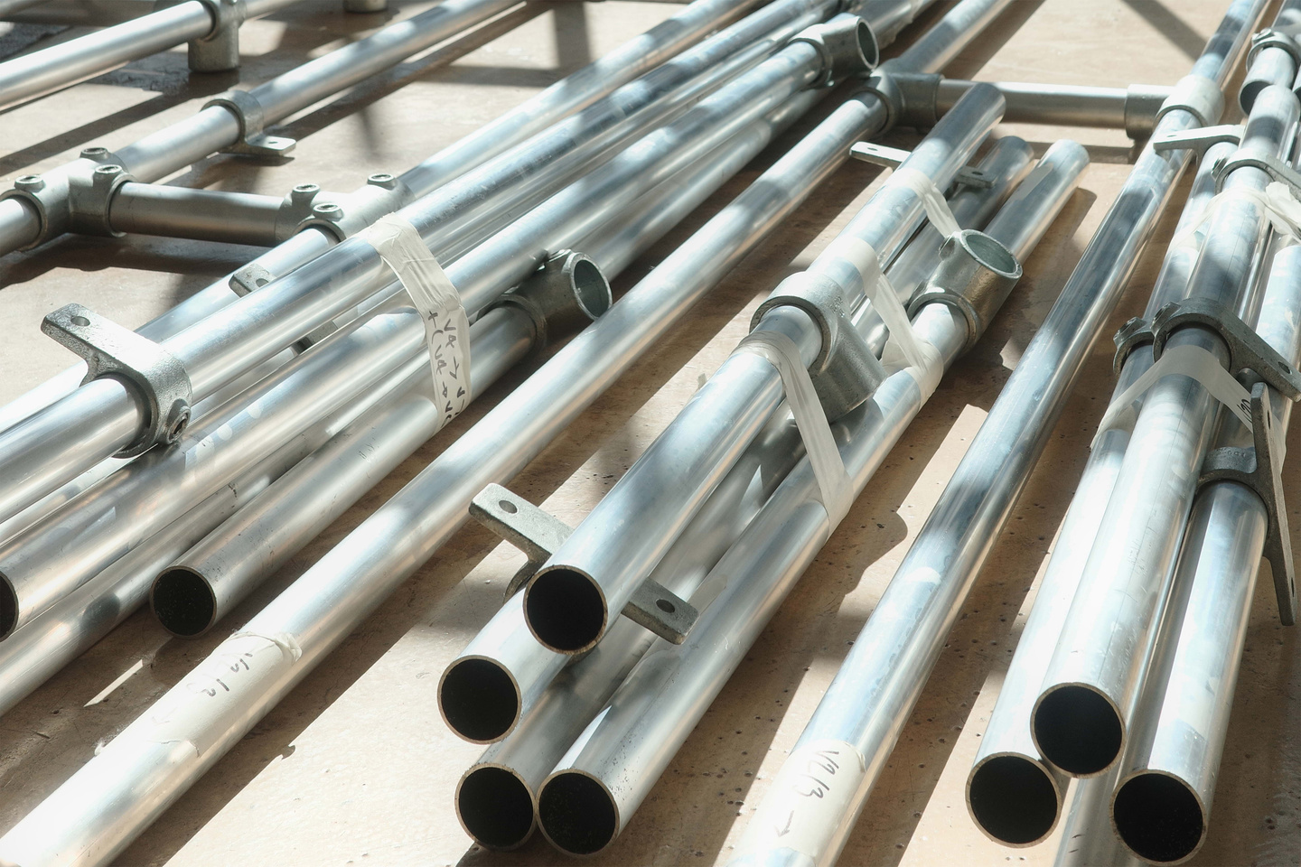 Aluminium scaffolding poles in arranged on floor
